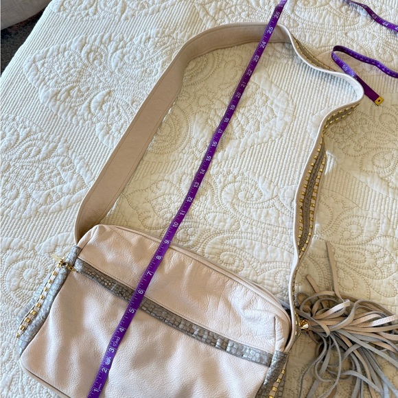 CUTE Cream Leather Shoulder Bag with fringe and stud detail - Picture 5 of 8